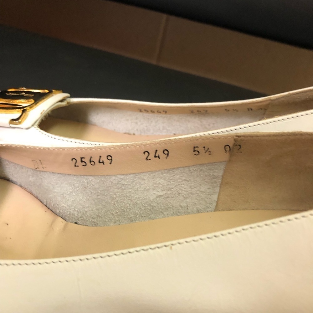 VINTAGE SALVATORE FERRAGAMO White Block Kitten heel Shoe Size 5.5 - Picture 7 of 10